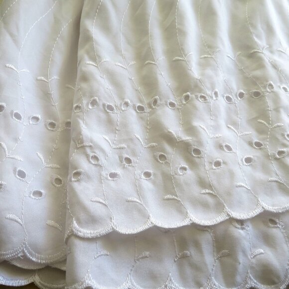 Vintage Queen White Eyelet Embroidery Bed Skirt Scalloped Hem 14" Drop - Picture 3 of 9